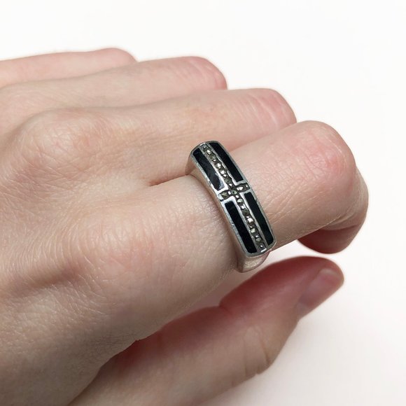 Horizontal cross ring, black onyx ring, grunge street style ring - Picture 7 of 8